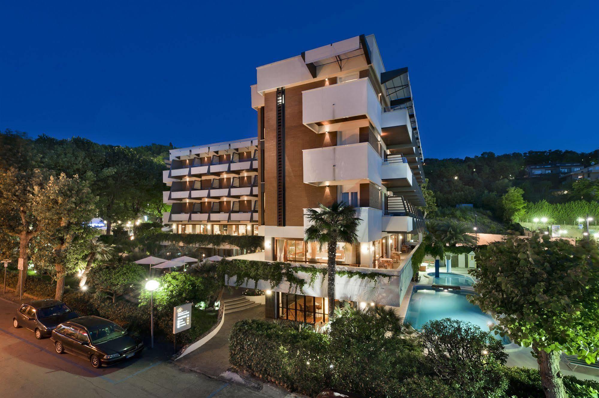 Hotel Alexander Gabicce Mare Exteriér fotografie