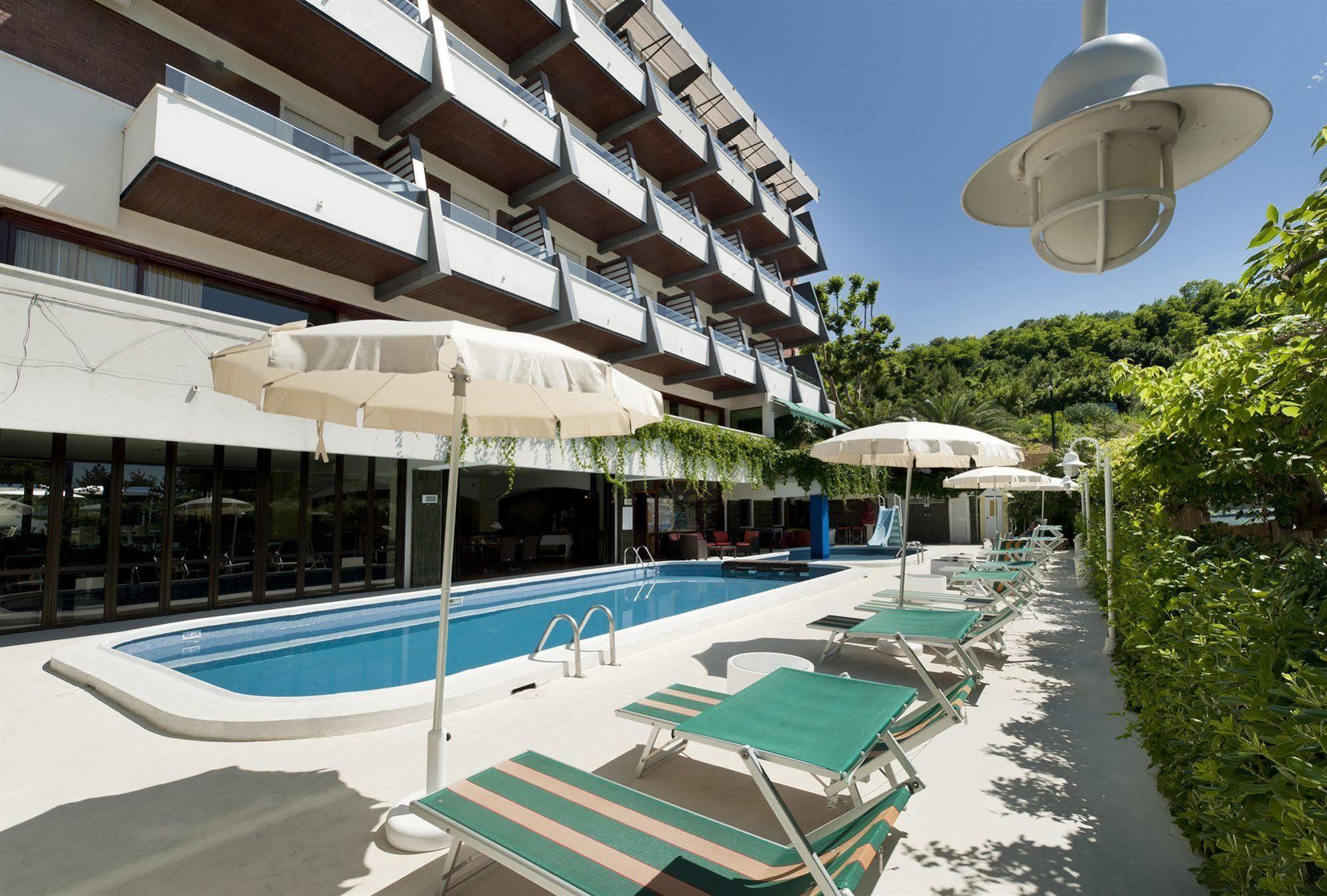 Hotel Alexander Gabicce Mare Exteriér fotografie